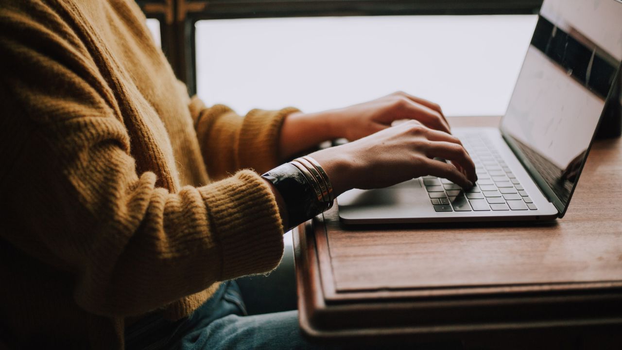 How to Use AI Writing Tools Without Sounding Like AI